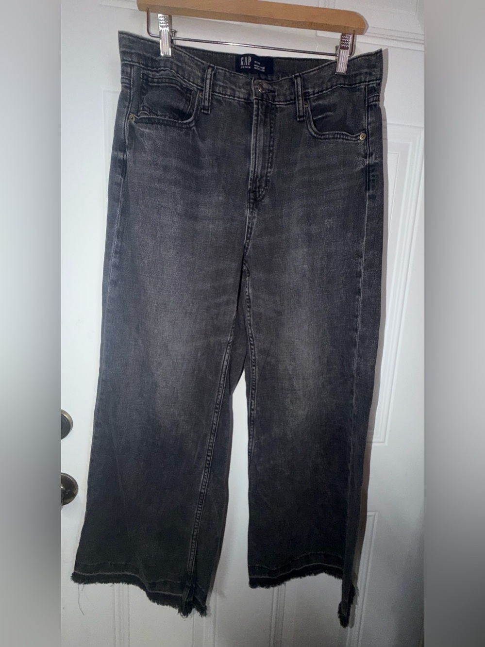 GAP women’s Washed Black Straight Jeans